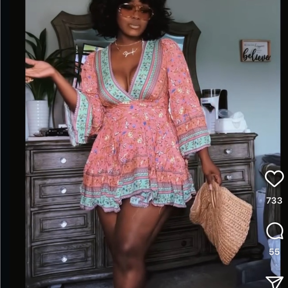 Chic Floral V-Neck Mini Dress in Pink and Green